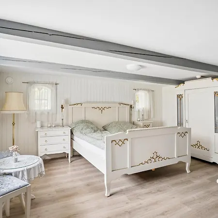 Spacious Near For 11 *