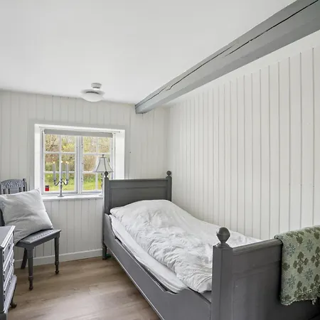 Spacious Near For 11