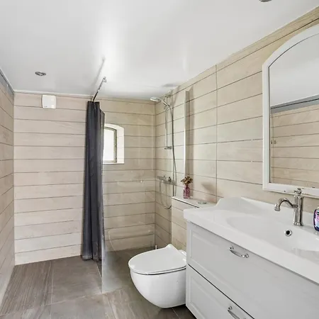 Spacious Near For 11 Ribe
