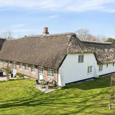 Holiday home Spacious Near For 11